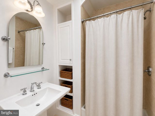 640 6TH ST NE, Washington, DC 20002
