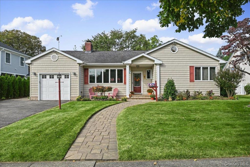 4 Lincoln Street, Garden City, NY 11530 — exterior