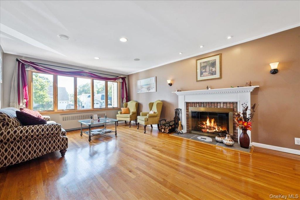 4 Lincoln Street, Garden City, NY 11530 — photo 3