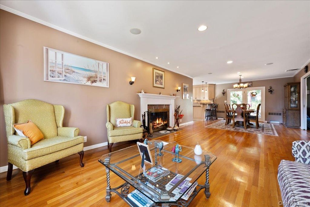 4 Lincoln Street, Garden City, NY 11530 — photo 4