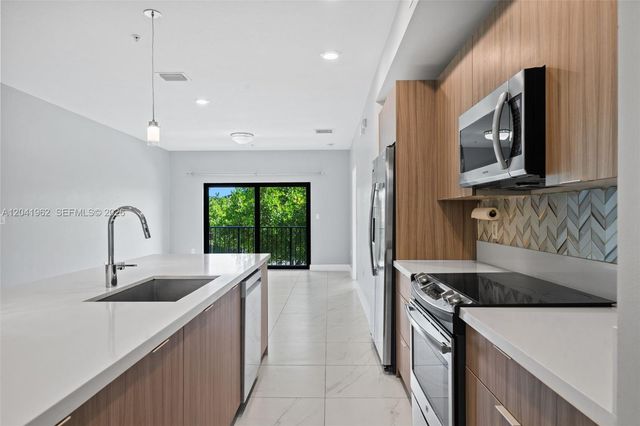 7809 NW 104th Ave 28, Doral, FL 33178