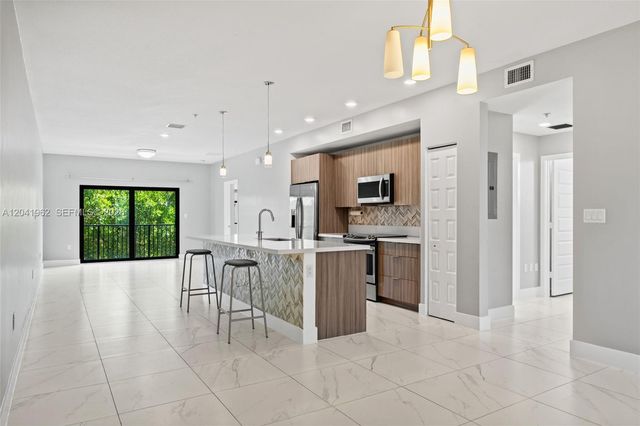 7809 NW 104th Ave 28, Doral, FL 33178