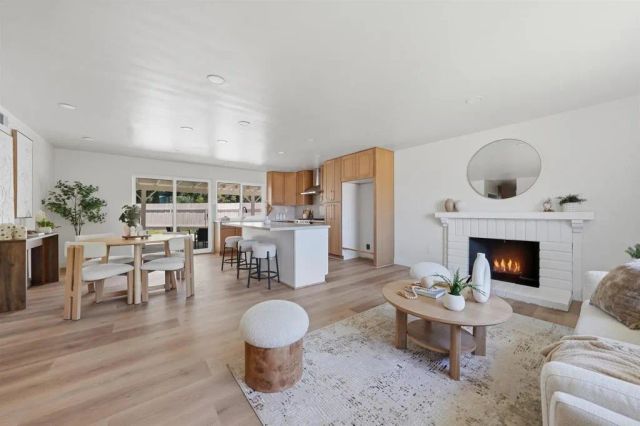 8060 Chalet Place, San Diego, CA 92126
