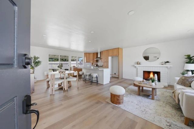 8060 Chalet Place, San Diego, CA 92126