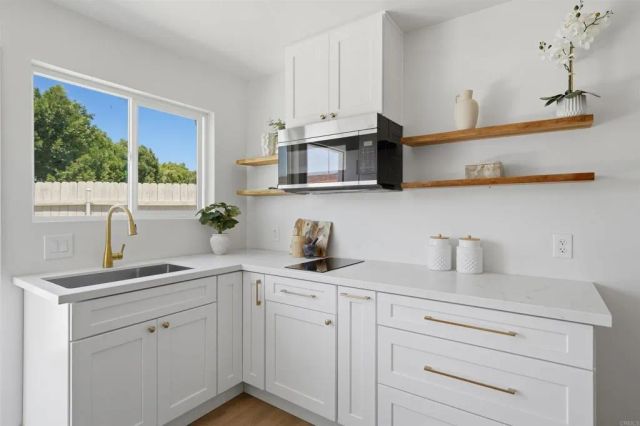8060 Chalet Place, San Diego, CA 92126