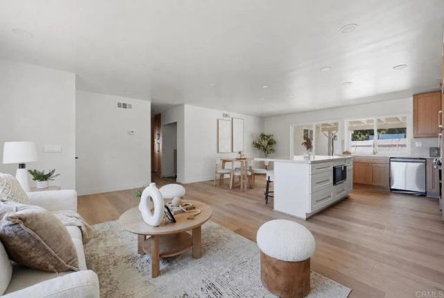 8060 Chalet Place, San Diego, CA 92126