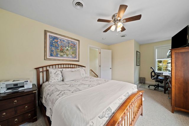 129 Bay Shore Dr, Plymouth, MA 02360