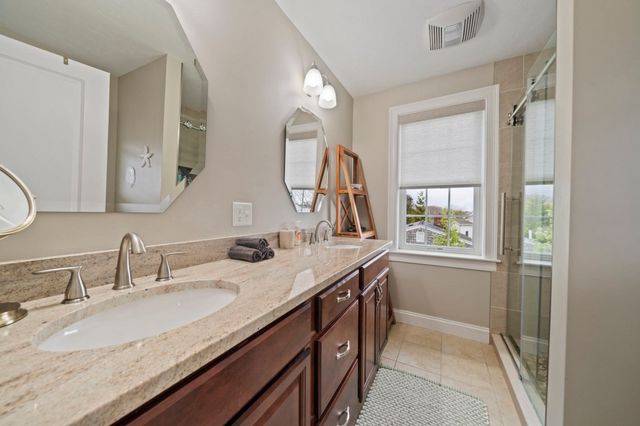 129 Bay Shore Dr, Plymouth, MA 02360