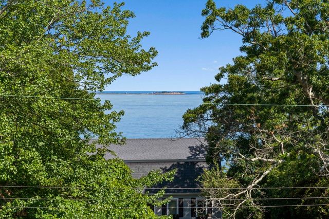 129 Bay Shore Dr, Plymouth, MA 02360