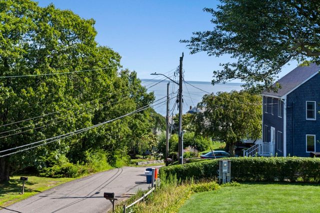 129 Bay Shore Dr, Plymouth, MA 02360