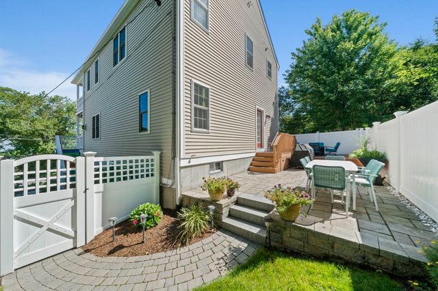 129 Bay Shore Dr, Plymouth, MA 02360