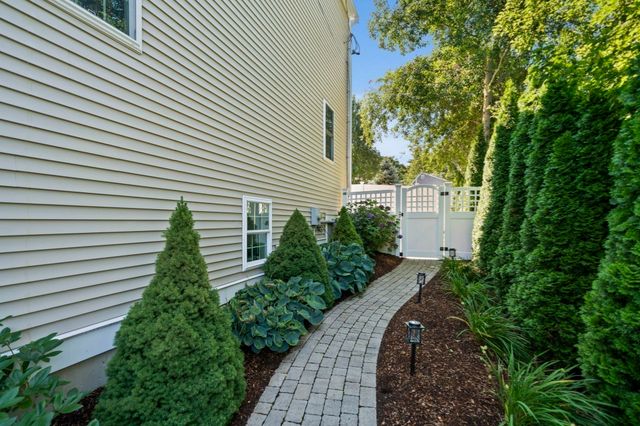 129 Bay Shore Dr, Plymouth, MA 02360