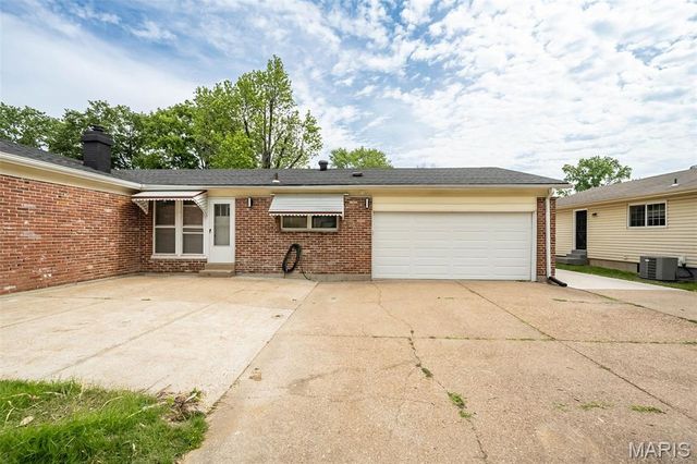 3033 Aberdeen Drive, St Louis, MO 63033
