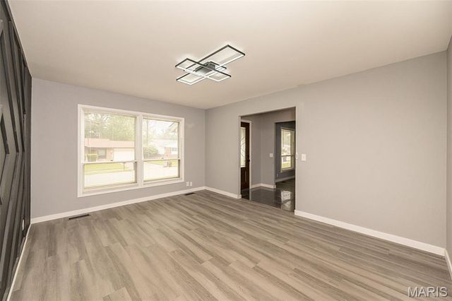 3033 Aberdeen Drive, St Louis, MO 63033
