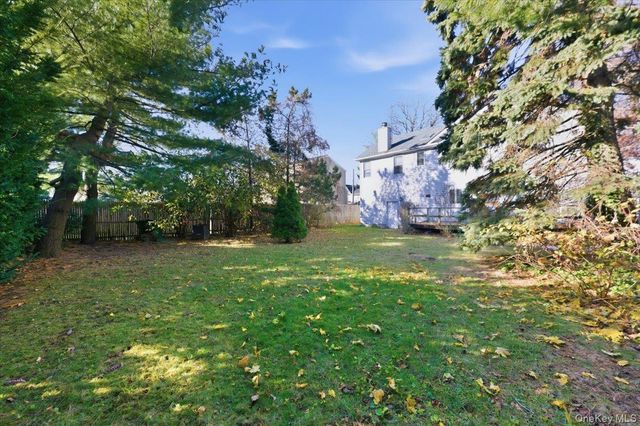 467 W Broadway, Cedarhurst, NY 11516