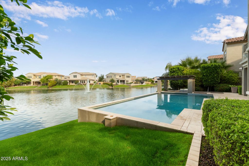 4322 S GARDENIA Drive, Chandler, AZ 85248