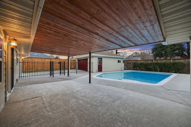 10422 Raritan Drive, Houston, TX 77043