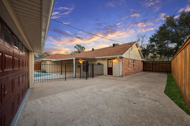 10422 Raritan Drive, Houston, TX 77043