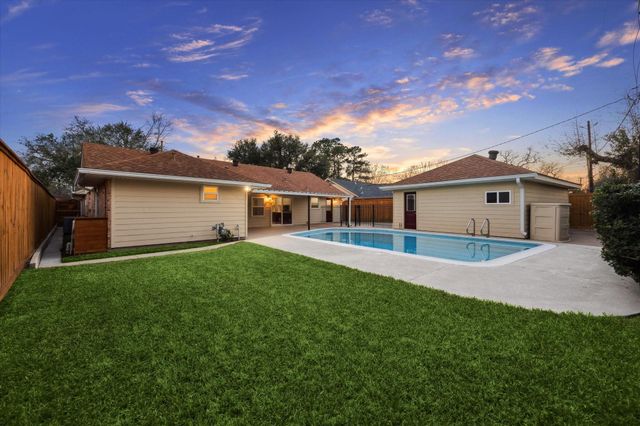 10422 Raritan Drive, Houston, TX 77043