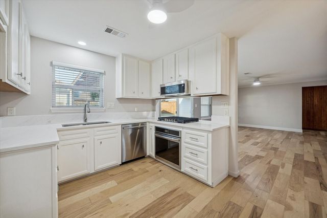 10422 Raritan Drive, Houston, TX 77043