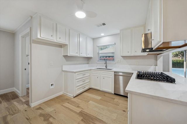 10422 Raritan Drive, Houston, TX 77043