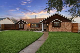 10422 Raritan Drive, Houston, TX 77043