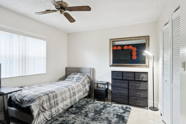 1891 N 61st Avenue 206, Hollywood, FL 33024