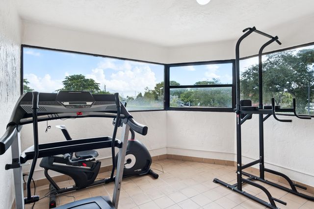 1891 N 61st Avenue 206, Hollywood, FL 33024