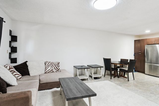 1891 N 61st Avenue 206, Hollywood, FL 33024