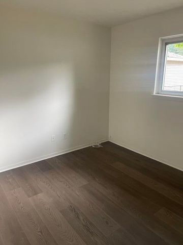 23484 Larkshire Street, Farmington Hills, MI 48336