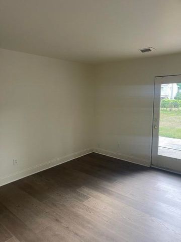 23484 Larkshire Street, Farmington Hills, MI 48336