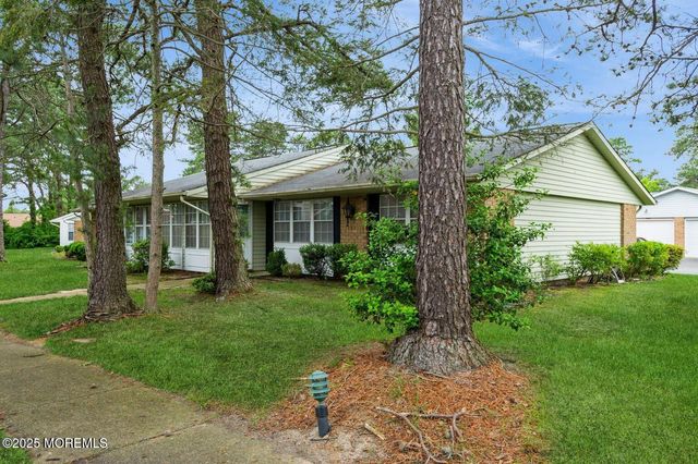 598 Cambridge Circle, Manchester, NJ 08759