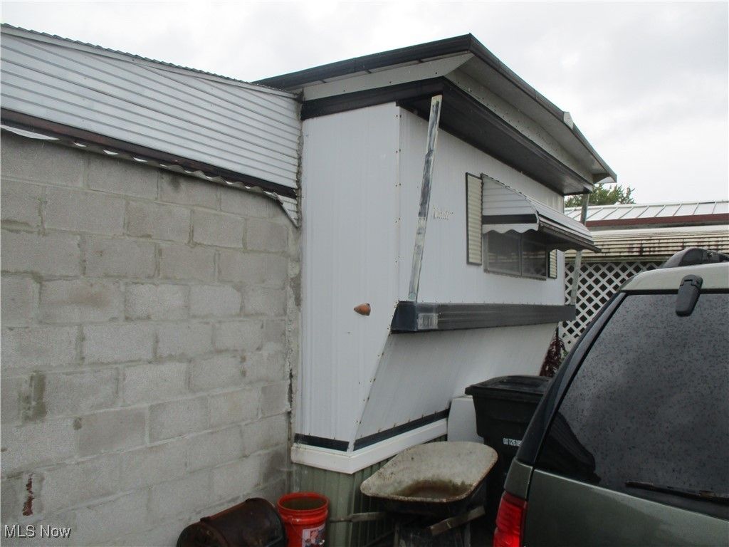 8209 Russell Lane, Cleveland, OH 44144