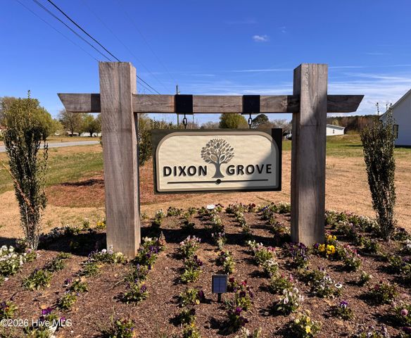 1748 Dixon Grove Lane, Grimesland, NC 27837