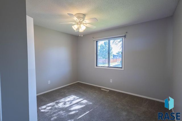 1000 S Lakota Ave Avenue, Brandon, SD 57005