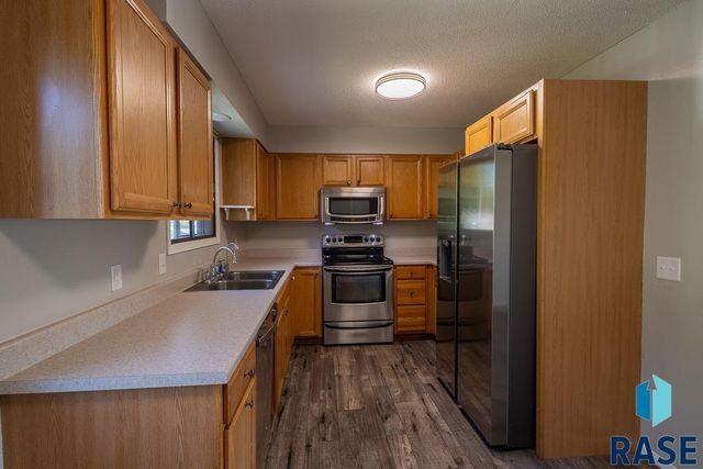 1000 S Lakota Ave Avenue, Brandon, SD 57005