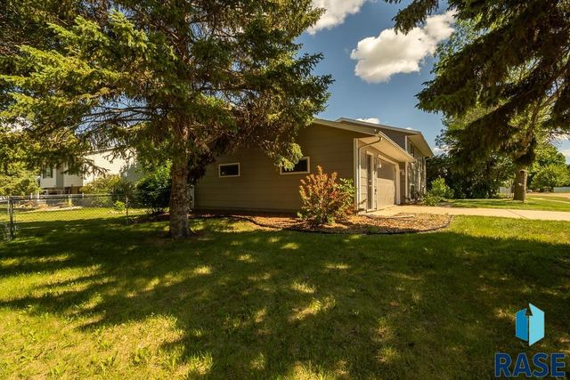 1000 S Lakota Ave Avenue, Brandon, SD 57005