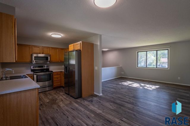 1000 S Lakota Ave Avenue, Brandon, SD 57005