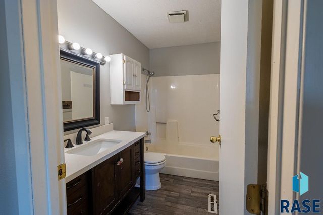 1000 S Lakota Ave Avenue, Brandon, SD 57005