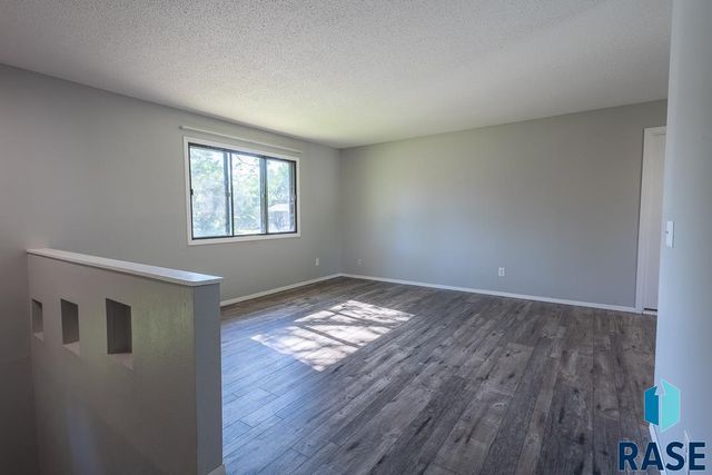 1000 S Lakota Ave Avenue, Brandon, SD 57005