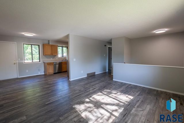 1000 S Lakota Ave Avenue, Brandon, SD 57005