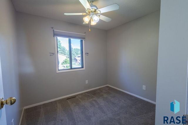 1000 S Lakota Ave Avenue, Brandon, SD 57005