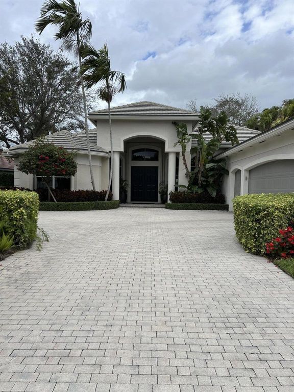 17 Bermuda Lake Drive, Palm Beach Gardens, FL 33418