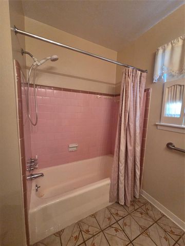 2306 Reinerman Street, Houston, TX 77007