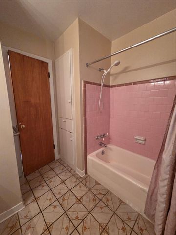 2306 Reinerman Street, Houston, TX 77007