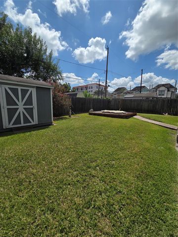 2306 Reinerman Street, Houston, TX 77007