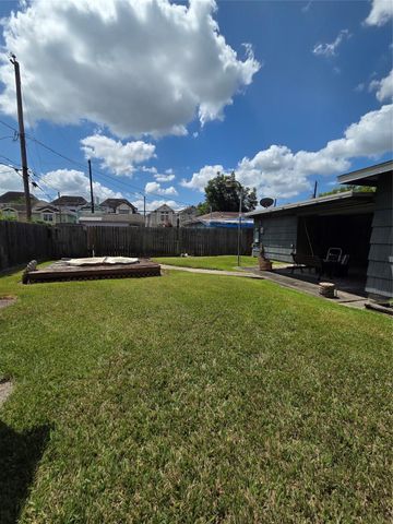 2306 Reinerman Street, Houston, TX 77007