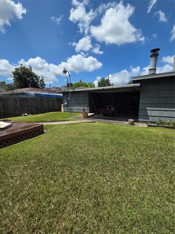 2306 Reinerman Street, Houston, TX 77007