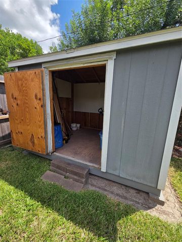 2306 Reinerman Street, Houston, TX 77007