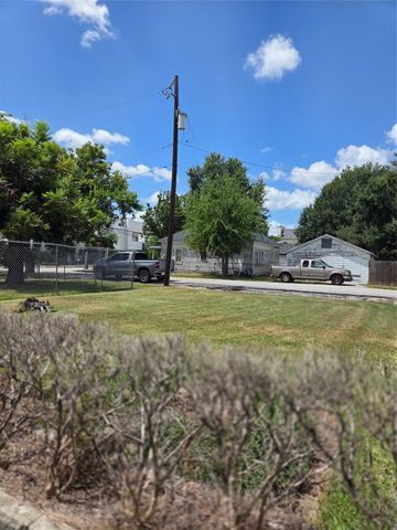 2306 Reinerman Street, Houston, TX 77007